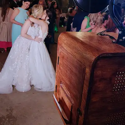 Totem Retrô em casamento ao ar livre em Araçoiaba da Serra